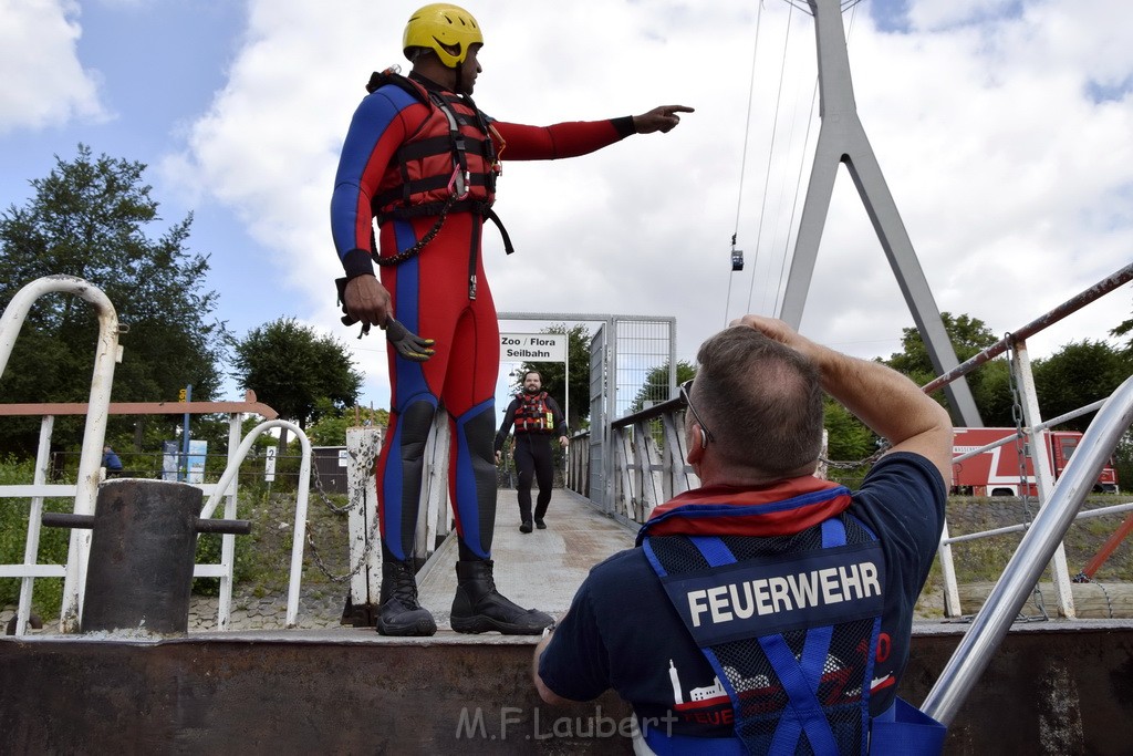 Uebung BF Taucher und Presse Koeln Zoobruecke Rhein P028.JPG - Miklos Laubert